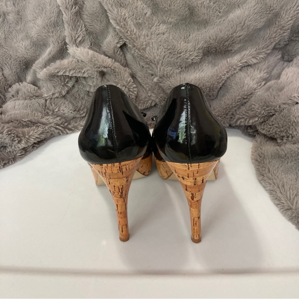 Guess 5" Stilettos Black Patent/ Matte/Cork Peep Toe Logo Sexy 7.5 - Picture 5 of 9
